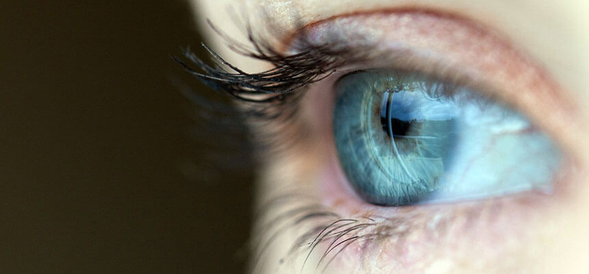 Női szem közelről, egyéni lélekút megnyitása és belső látás