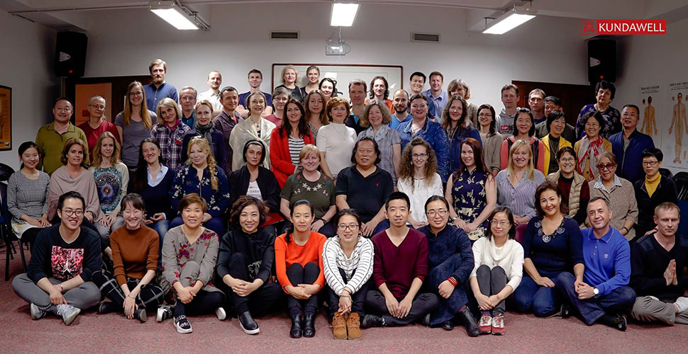 Peking gyógyítói kurzus résztvevői, közös spirituális fejlődés